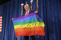 ЛГБТ [https://www.facebook.com/LGBTrump/ за Трампа